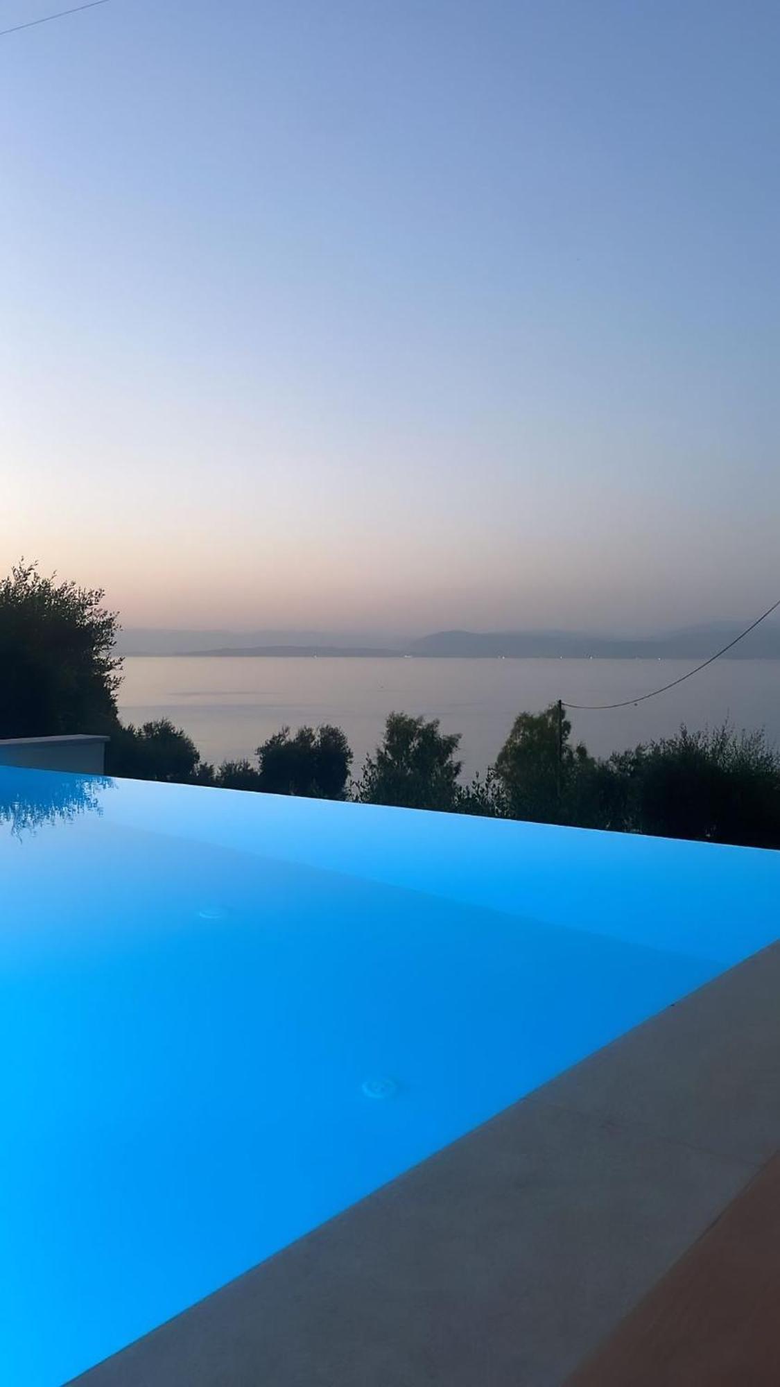 Veroniki Penthouse Deluxe Apartment Agios Ioannis Peristerion Dış mekan fotoğraf