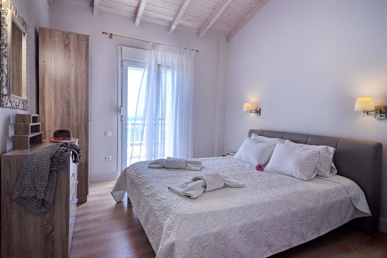 Veroniki Penthouse Deluxe Apartment Agios Ioannis Peristerion Dış mekan fotoğraf
