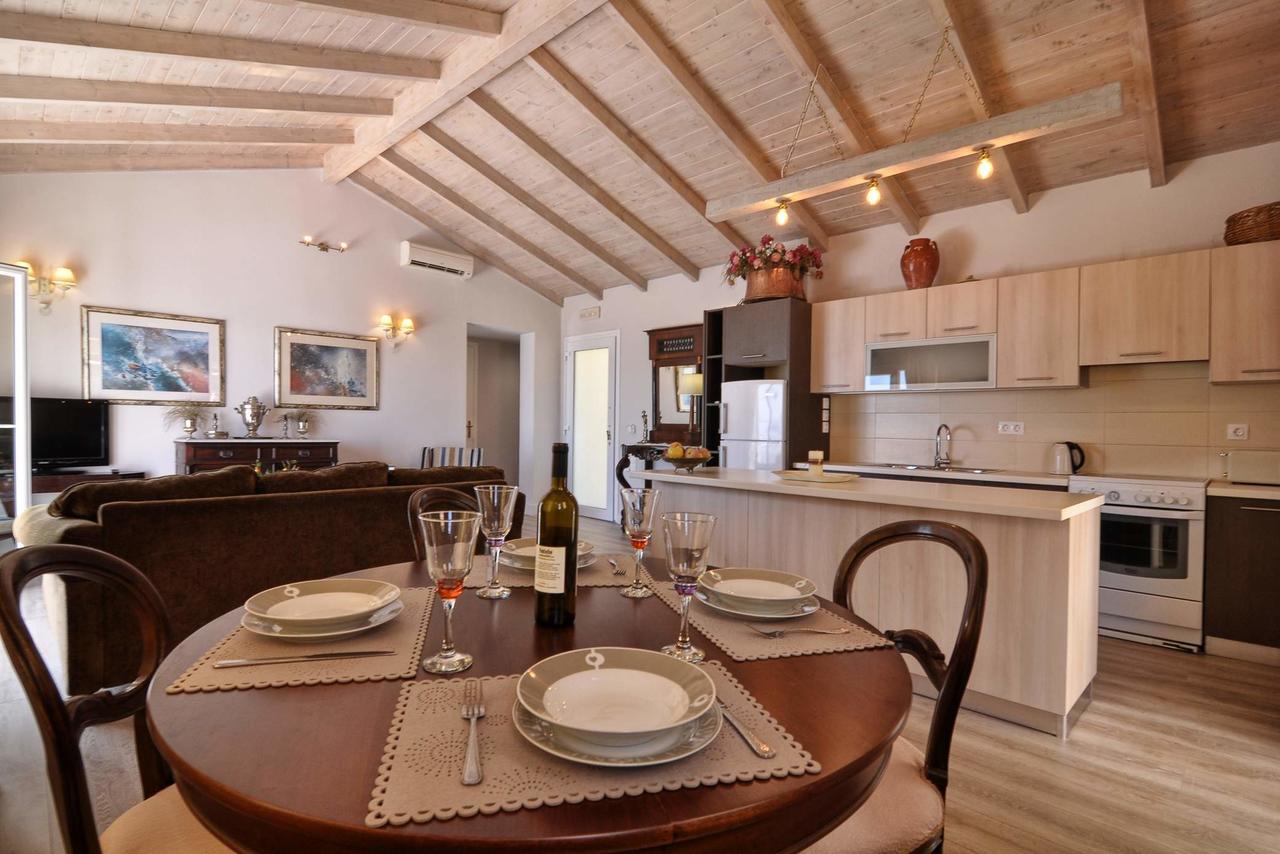 Veroniki Penthouse Deluxe Apartment Agios Ioannis Peristerion Dış mekan fotoğraf